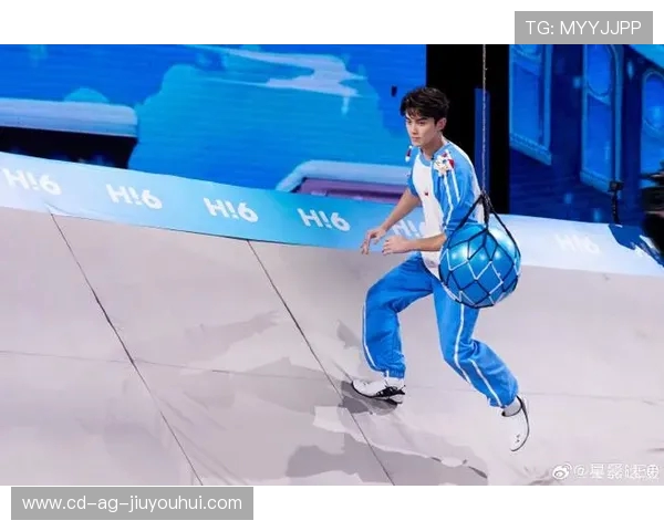 吴磊热爱足球挑战自我 全力投入训练展现运动天赋